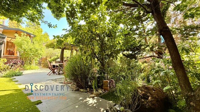 Building Photo - Charming Custom Retreat in Prime Berkeley ...