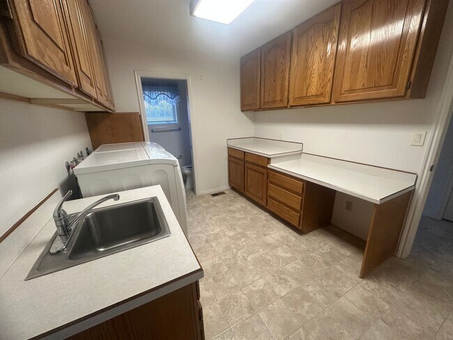 Building Photo - Charming Ranch Farmhouse in St. George – Spacious & Serene!