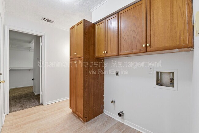 Building Photo - 2115 Oak Shores Dr