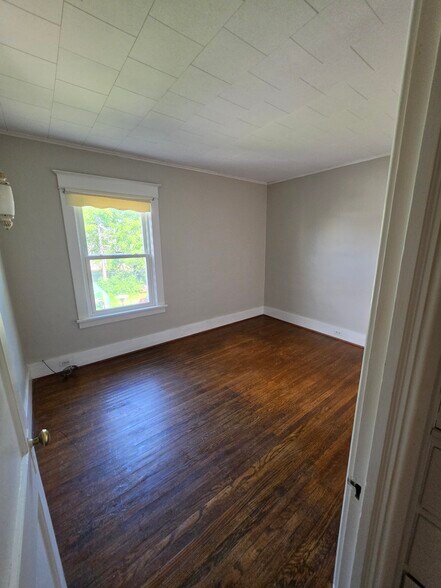 Building Photo - 339 Crestwood Ave