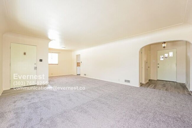 Building Photo - Charming 3-Bedroom Home in Prime Englewood...