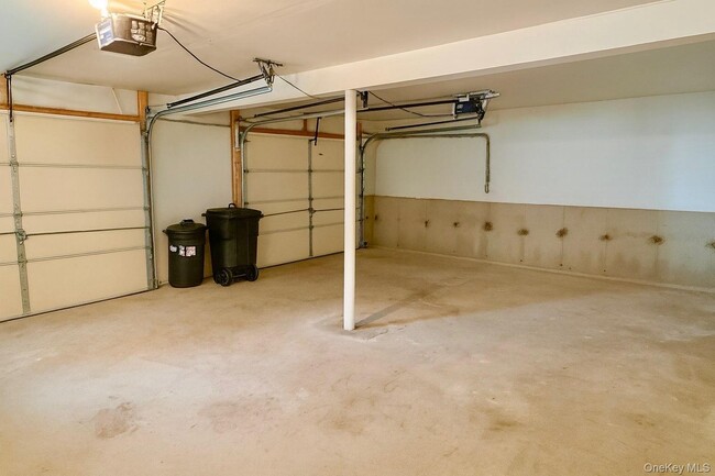 Building Photo - 18 Penny Ln