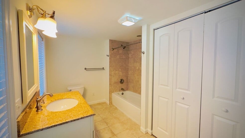 Building Photo - 2234 Fleet St