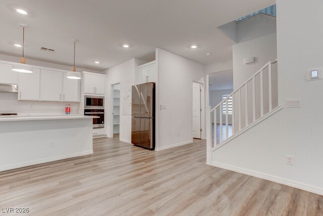 Building Photo - 10269 Lofty Knl St