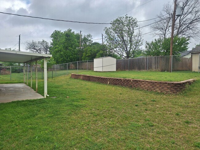 Building Photo - 3BR/2BA Home with Private Yard in Crowley
