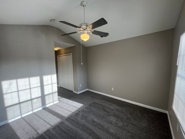 Building Photo - 654 Shropshire Loop