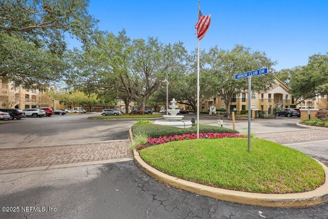 Building Photo - 5 Arbor Club Dr