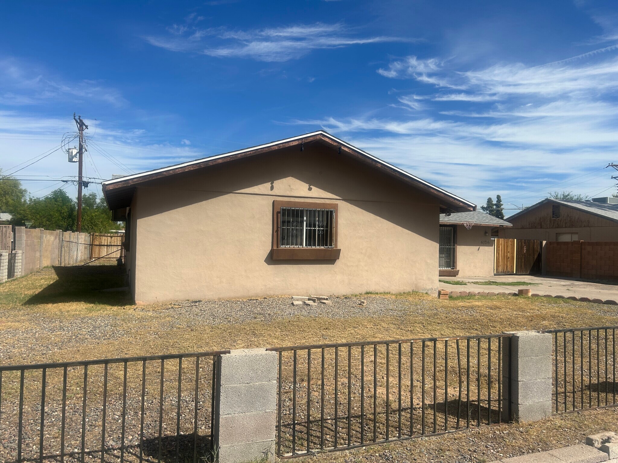 Building Photo - 6106 W Clarendon Ave