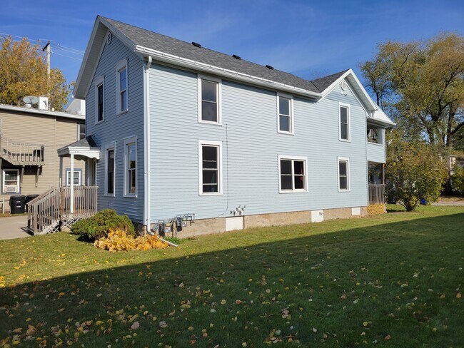 Building Photo - 542 N Superior St