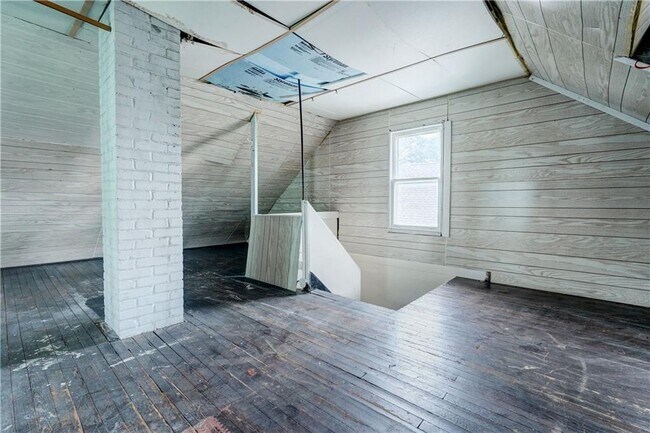 Building Photo - 151 Hampden Rd