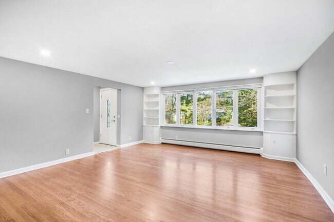 Living Room - 27 Hillcrest Rd