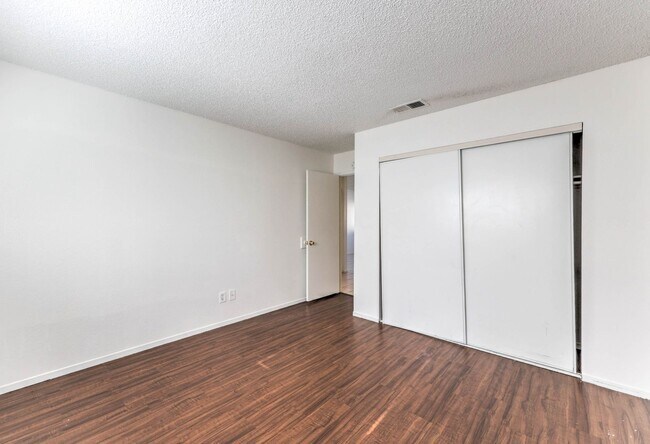 Building Photo - 3109 N Walnut Rd