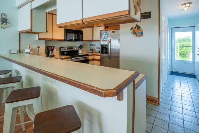 Building Photo - SHORT TERM RENTAL ONLY Spend Winter Oceanf...