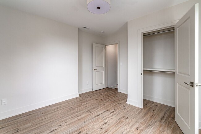 Building Photo - 468-470 E. 2nd Ave