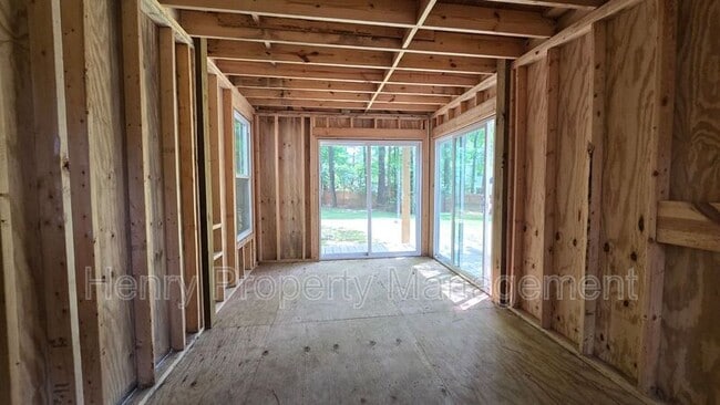Building Photo - 206 W Hill Dr