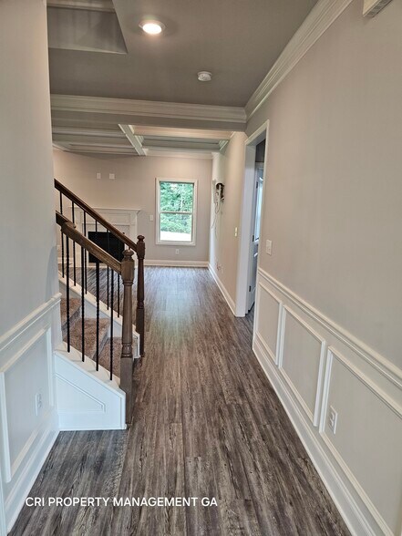 Building Photo - 352 Newshaw Dr
