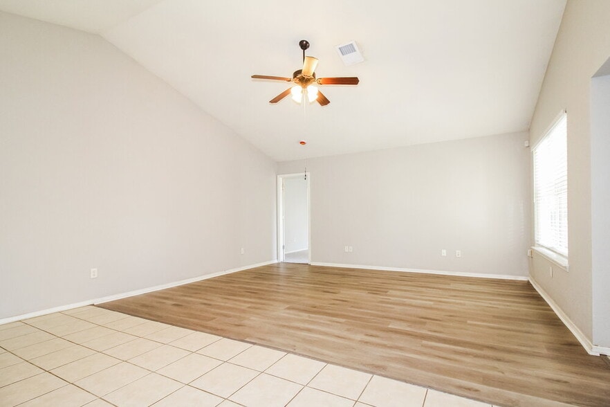 Building Photo - 5524 Del Creek Rd