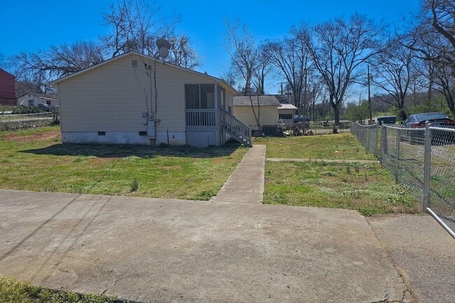 Building Photo - 1424 Nolan Ave