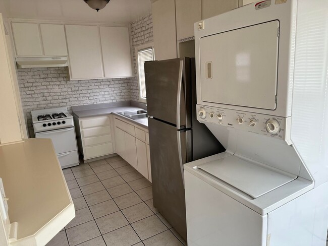 Building Photo - Cute NE Santa Maria 1 Bedroom/1 Bath rear ...