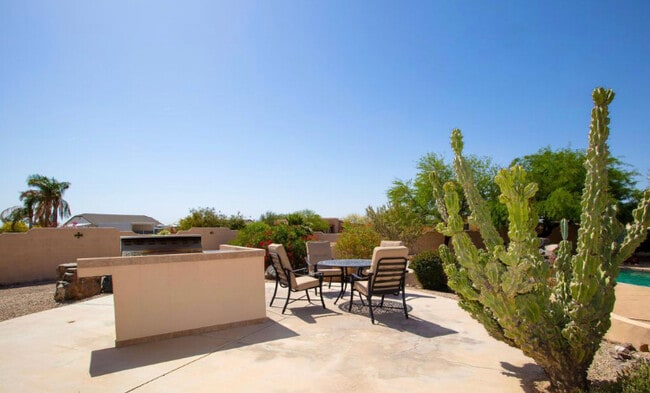 Building Photo - 19725 W Meadowbrook Ave