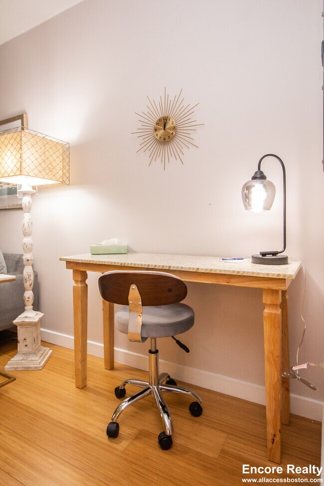 Building Photo - 16 Miner St