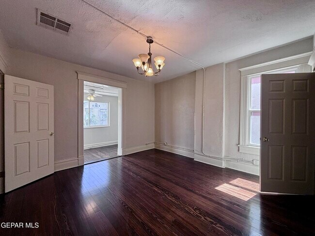 Building Photo - 215 W Rio Grande Ave