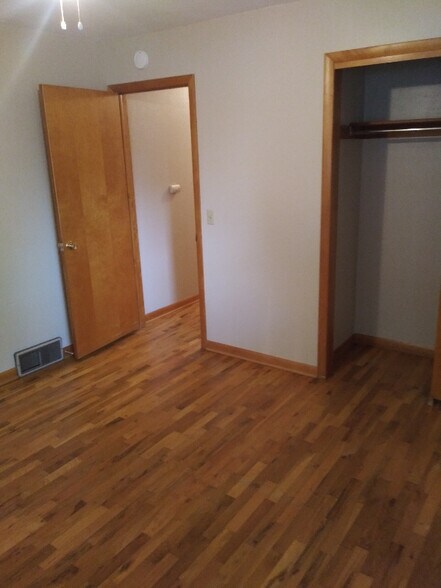 Building Photo - 800 N 10th St