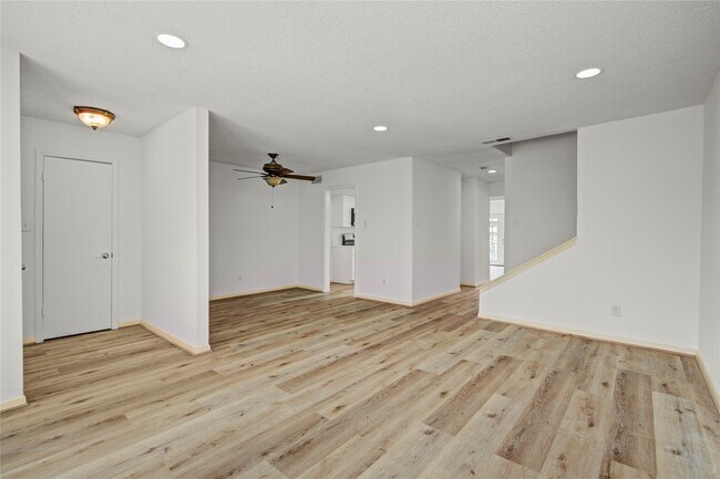 Building Photo - 1334 Country Pl Dr