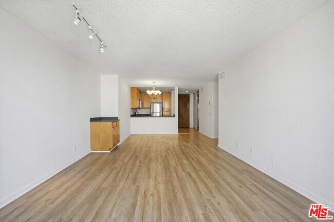 Building Photo - 10751 Wilshire Blvd