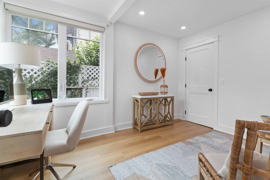 Building Photo - 1425 Cabrillo Ave