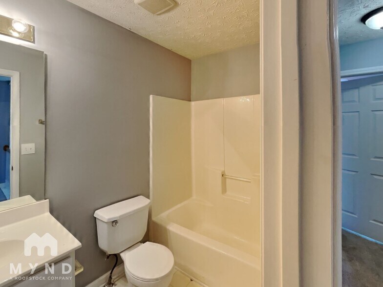 Building Photo - 664 Bedford Ct