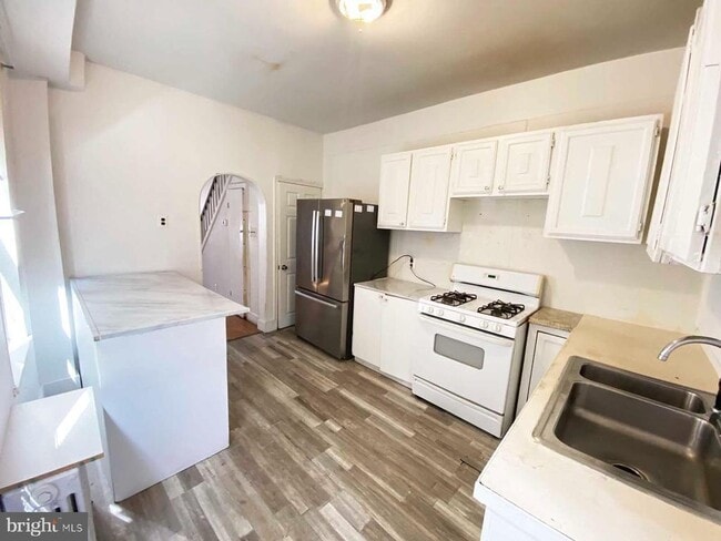 Building Photo - 534 E Indiana Ave