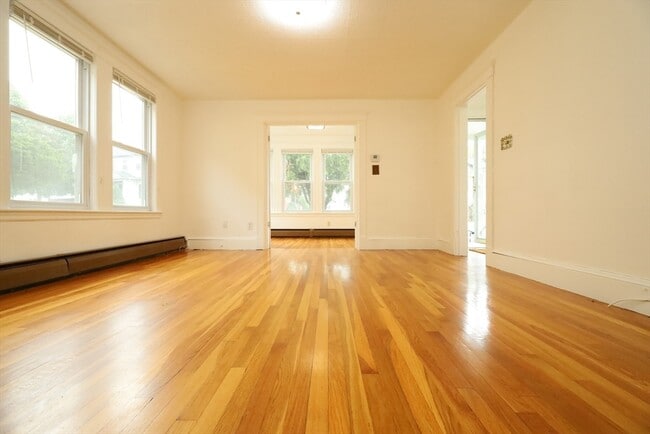 Building Photo - 98 Woodside Ave