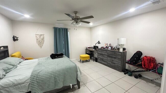 Building Photo - 3614 Jorge Sosa Dr