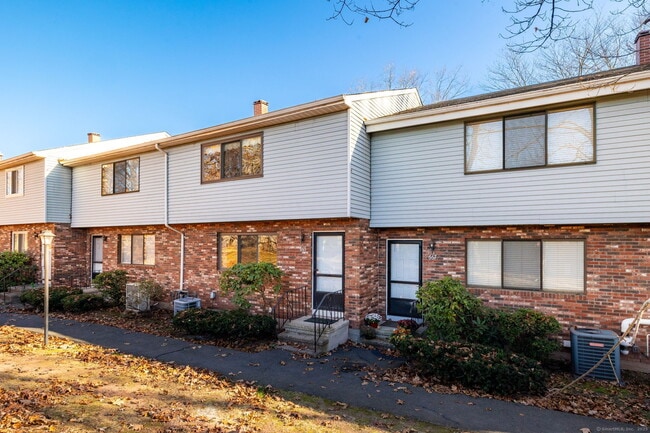 Building Photo - 665 Churchill Dr