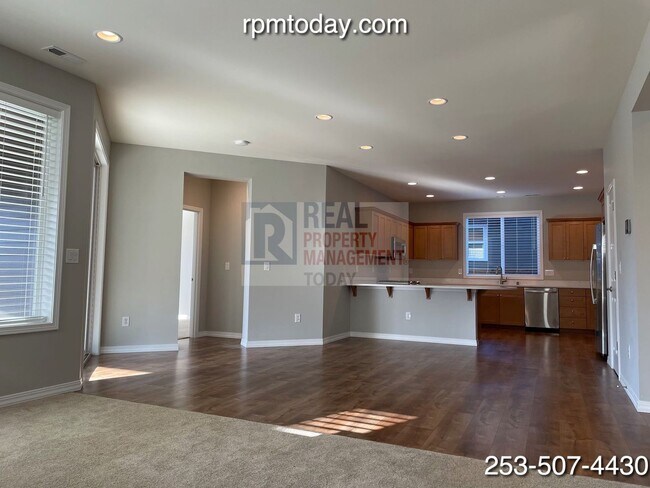 Building Photo - Gorgeous 2 Bedroom in 55+ Community!