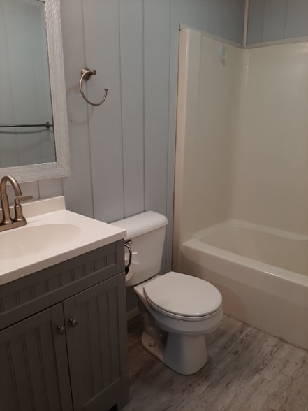 Building Photo - 114 S High St