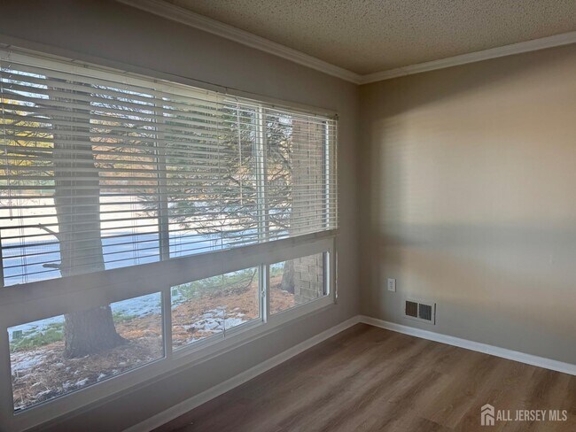 Building Photo - 256 Willowbrook Dr