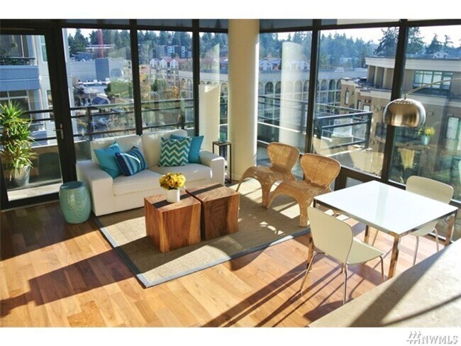 Building Photo - 2Bd/2Ba Bellevue Condo