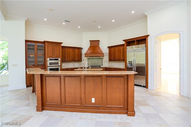 Building Photo - 823 Cassena Rd