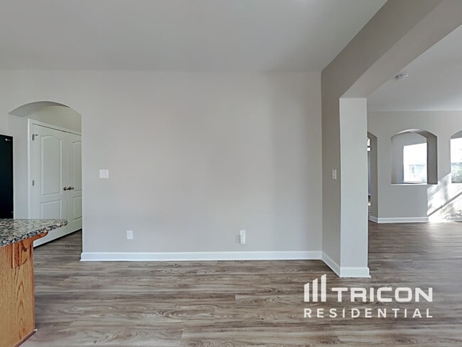 Building Photo - 6405 Lanzerac Manor Dr
