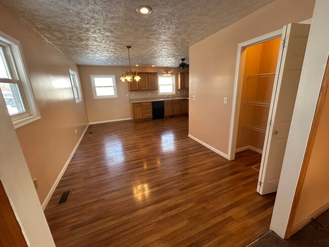 Building Photo - 130 Walnut St