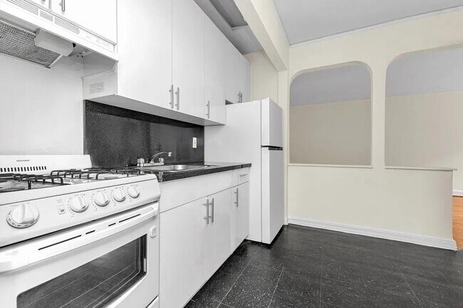Building Photo - 1 bedroom in KEW GARDENS NY 11415