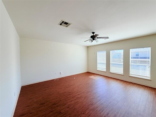 Building Photo - 1913 Short Summer Dr