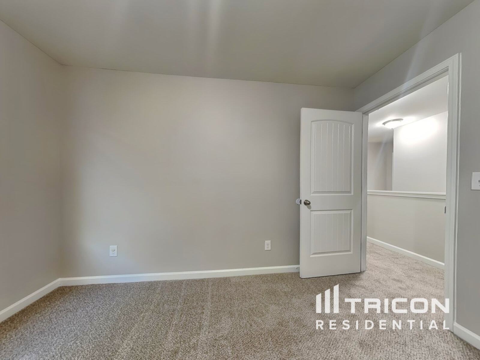 Building Photo - 211 Hollyhock Ln