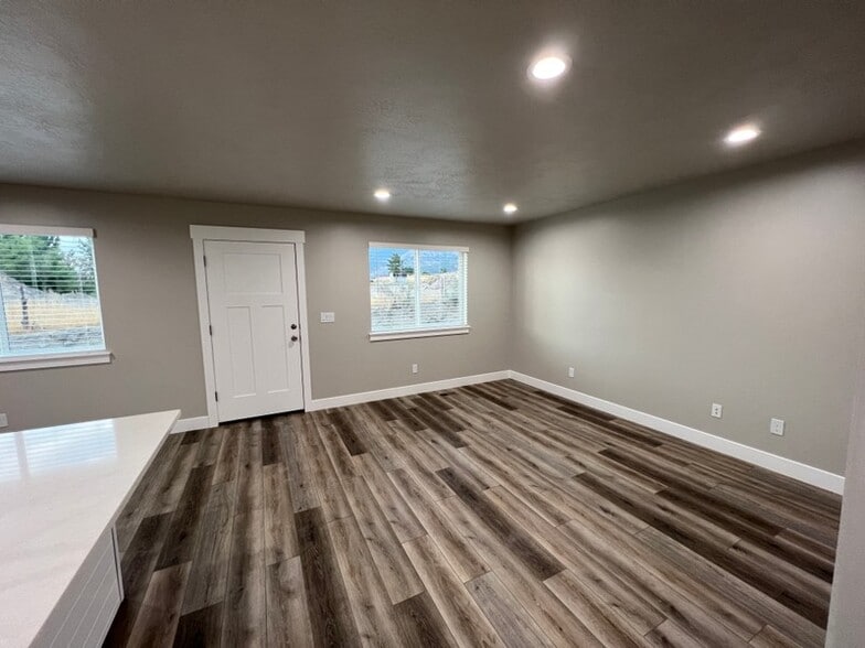 Building Photo - 447 E 625 S