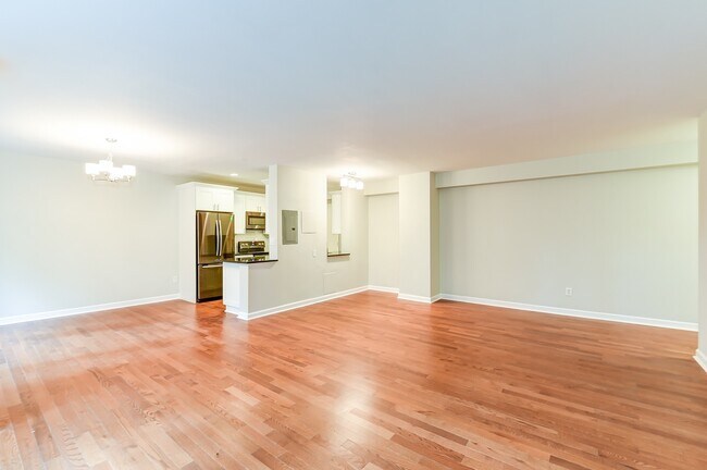 Building Photo - Spacious 2 Bedroom, 2 bath condo. Enjoy be...