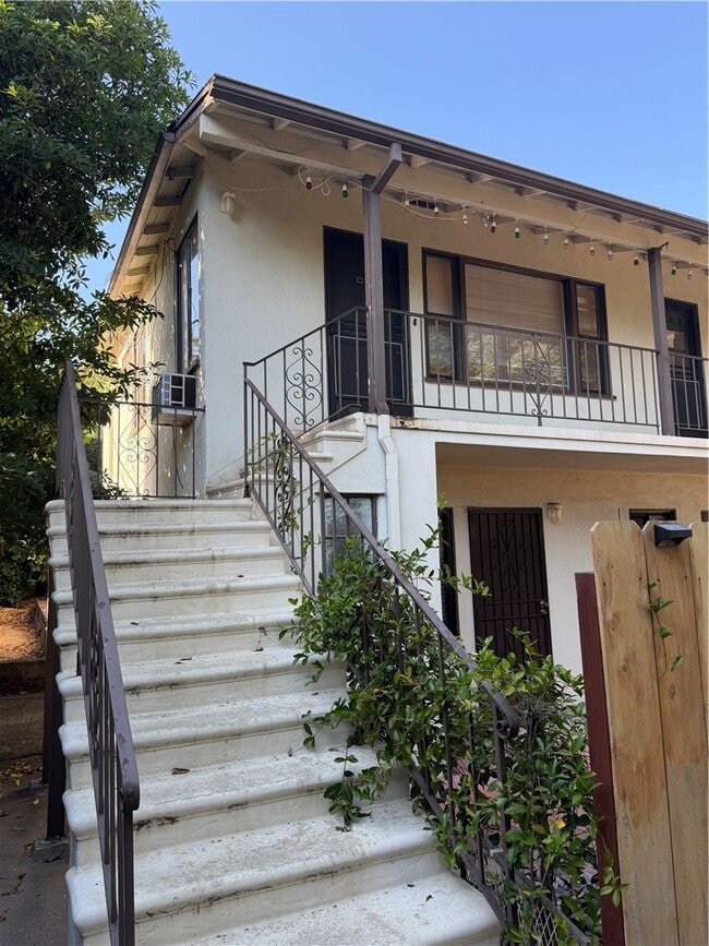 Building Photo - 547 W Sierra Madre Blvd