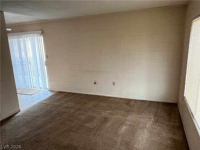 Building Photo - 820 A