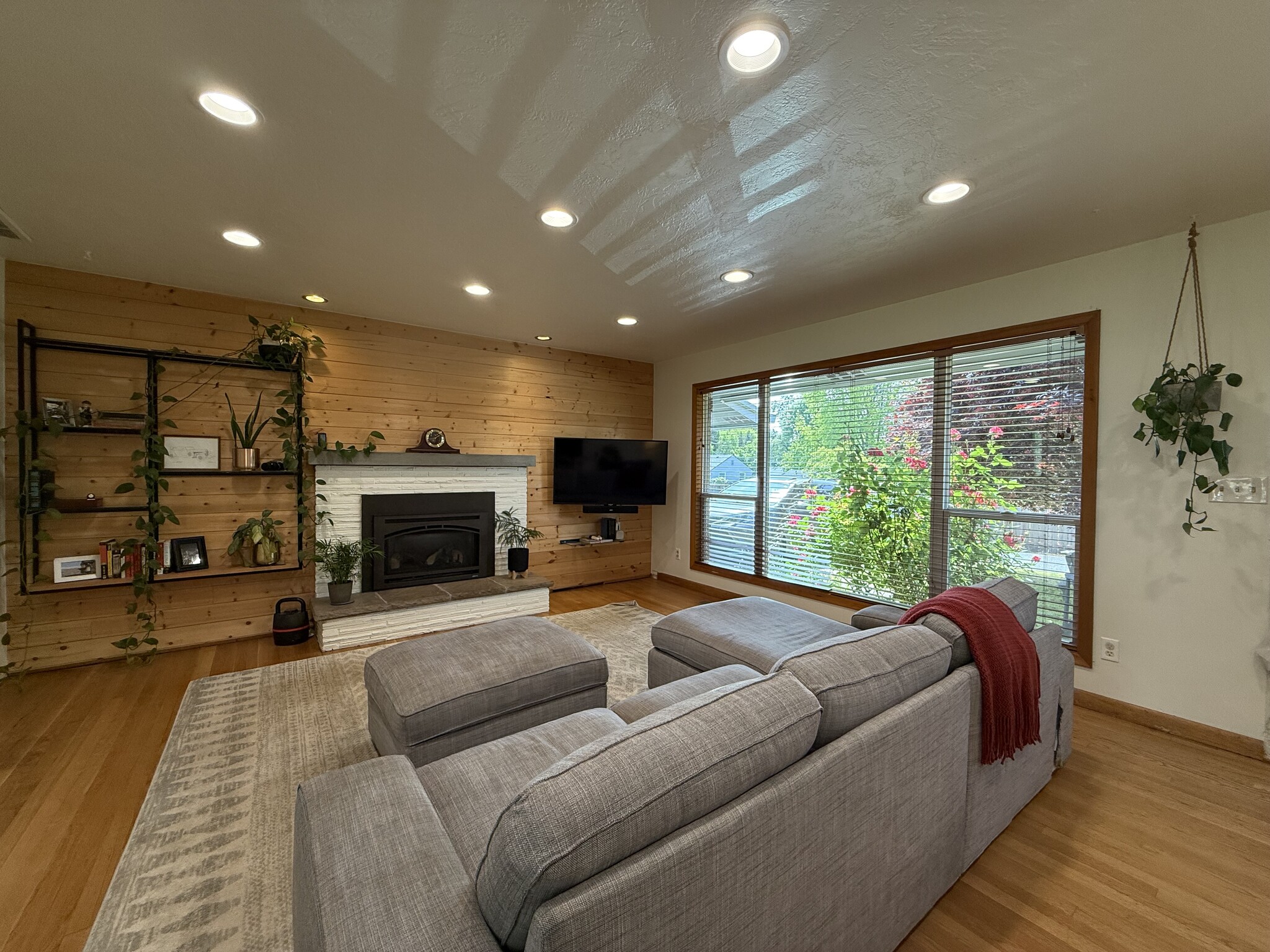 Living room - 14030 SE Rupert Dr